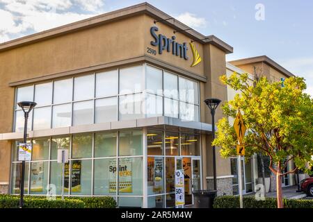 24. Januar 2020 Mountain View/CA/USA - Sprint Store Eingang; Sprint Corporation ist ein amerikanisches Telekommunikationsunternehmen, das drahtlose Geräte bereitstellt Stockfoto