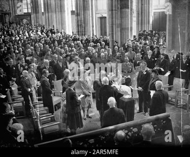 Taufe Prinzessin Marijke (Christina) in der Domkerk in Utrechter Bei der Taufe Datum: 10. Oktober 1947 Ort: Utrechter (Stadt) Schlüsselwörter: Taufe, Kirchen persönlicher Name: Beatrix (Prinzessin Niederlande), Bernhard (Fürst Niederlande), Charlotte (Großfürstin Luxemburg), Christina (Prinzessin Niederlande), Jan (Großfürst Luxemburg), Juliana (Königin Niederlande), Wilhelmina (Königin Niederlande), Wiltens, Andree A. Stockfoto