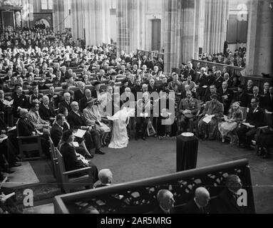 Taufe Prinzessin Marijke (Christina) in der Domkerk in Utrechter Kirchenübersicht Datum: 10. Oktober 1947 Ort: Utrechter (Stadt) Schlüsselwörter: Taufe, Kirchen persönlicher Name: Beatrix (Prinzessin Niederlande), Bernhard (Fürst Niederlande), Charlotte (Großfürstin Luxemburg), Christina (Prinzessin Niederlande), Jan (Großfürst Luxemburg), Juliana (Königin Niederlande), Wilhelmina (Königin Niederlande) Stockfoto