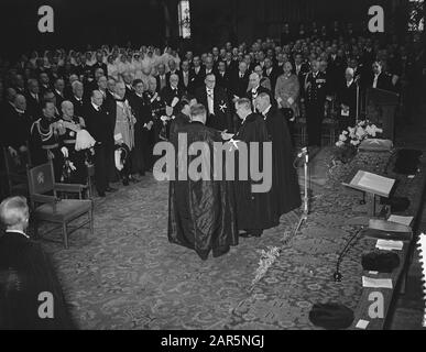 Prinz Bernhard Land Kommandeur des St. Jan Ridderzaal Datum: 26. Juni 1954 Schlagwörter: Fürsten Personenname: Bernhard, Name der Fürstinstitutsanstalt: Ridderzaal Stockfoto