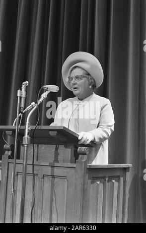 Königin Juliana eröffnet die Konferenz der Parlamentarischen Union in der Ritter-Halle Königin Juliana zum Wort Datum: 1. Oktober 1970 Ort: Den Haag, Zuid-Holland Schlüsselwörter: Konferenzen, Hüte, Königinnen, Eröffnungen persönlicher Name: Juliana, Königin Institutioneller Name: Ritter-Halle Stockfoto