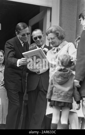 Königin Juliana 58 Jahre, in Schloss Soestdijk, Fürst Bernhard, Claus und Ihre Majestät Datum: 1. Mai 1967 Ort: Soestdijk, Utrechter Schlüsselwörter: Defiles, Königshaus persönlicher Name: Bernhard, Fürst, Claus, Fürst, Juliana, Königin Stockfoto