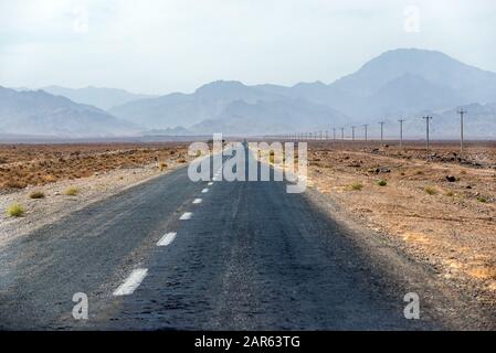 Straße in Natanz County, Provinz Isfahan, Iran Stockfoto