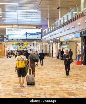 Singapur - Januar 13, 2017: moderne Interieur der Internationale Flughafen Changi in Singapur. Changi Airport dient mehr als 100 Fluggesellschaften, die 6. Stockfoto