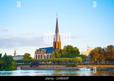 Die dreikönigskirche ist eine evangelische Kirche in Frankfurt, Deutschland Stockfoto