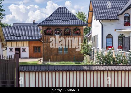 Haus im Dorf Marginea, berühmt für die Herstellung von schwarzer Keramik, im Kreis Suceava, Rumänien Stockfoto