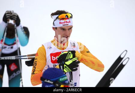 Oberstdorf, Deutschland. Januar 2020. Nordische Ski/Kombination: Weltcup. Der Deutsche Vinzenz Geiger ist am Ziel. Kredit: Karl-Josef Hildenbrand / dpa / Alamy Live News Stockfoto