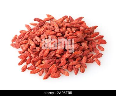 Haufen von Goji-Beeren isoliert auf weißem Hintergrund Stockfoto