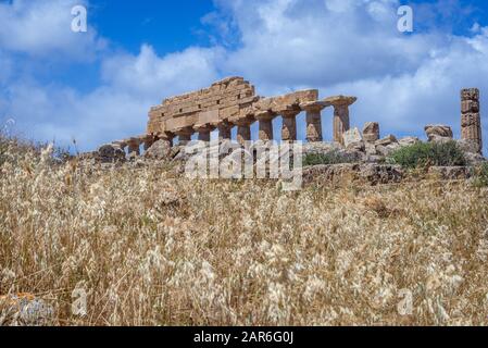 Überreste des Tempels C - Apollo-Tempel in Der Akropolis der alten griechischen Stadt Selinunte an der Südwestküste Siziliens in Italien Stockfoto