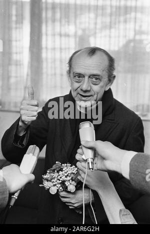 Mgr. [Don] Hélder Câmara, Bischof von Rezife, Brasilien, trifft auf Schiphol ein Datum: 29. Mai 1970 Ort: Noord-Holland, Schiphol Schlüsselwörter: Ankunft, Name der Bischofsperson: Câmara, Hélder Stockfoto