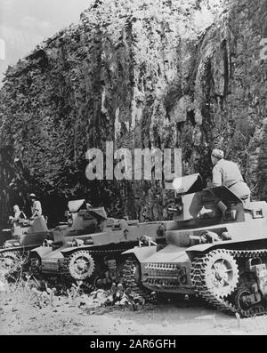 Wi [West Indies]/Anefo London Serie Militärische Übungen auf Curaçao. Amerikanische leichte Panzer Datum: {1940-1945} Ort: Curaçao Schlagwörter: Armee, Militärfahrzeuge, Übungen, Soldaten, Weltkrieg Stockfoto