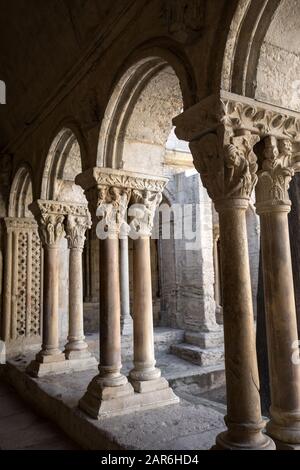 Arles, Frankreich - 27. Juni 2017: das romanische Kloster Kirche St. Trophime Kathedrale in Arles. Provence, Frankreich Stockfoto