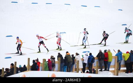 Oberstdorf, Deutschland. Januar 2020. Nordische Ski/Kombination: Weltcup. Der Deutsche Manuel Faisst führt das Feld an. Kredit: Karl-Josef Hildenbrand / dpa / Alamy Live News Stockfoto