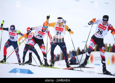 Oberstdorf, Deutschland. Januar 2020. Nordische Ski/Kombination: Weltcup. Auf der Strecke fährt der Deutsche Vinzenz Geiger (M). Kredit: Karl-Josef Hildenbrand / dpa / Alamy Live News Stockfoto