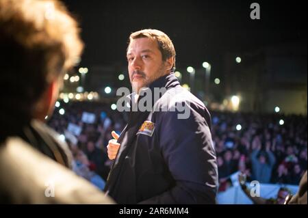 Corigliano Rossano - Matteo Salvini in Kalabrien zur Unterstützung der Kandidaten der Liga für die Regionals in Kalabrien 2020 in Corigliano Rossano, der drittgrößten Stadt Kalabriens. 17/01/2020, Corigliano Rossano, Italien Stockfoto