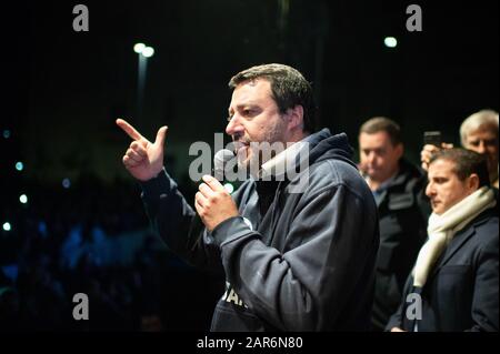 Corigliano Rossano - Matteo Salvini in Kalabrien zur Unterstützung der Kandidaten der Liga für die Regionals in Kalabrien 2020 in Corigliano Rossano, der drittgrößten Stadt Kalabriens. 17/01/2020, Corigliano Rossano, Italien Stockfoto