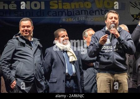 Corigliano Rossano - Matteo Salvini in Kalabrien zur Unterstützung der Kandidaten der Liga für die Regionals in Kalabrien 2020 in Corigliano Rossano, der drittgrößten Stadt Kalabriens. 17/01/2020, Corigliano Rossano, Italien Stockfoto