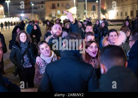 Corigliano Rossano - Matteo Salvini in Kalabrien zur Unterstützung der Kandidaten der Liga für die Regionals in Kalabrien 2020 in Corigliano Rossano, der drittgrößten Stadt Kalabriens. 17/01/2020, Corigliano Rossano, Italien Stockfoto