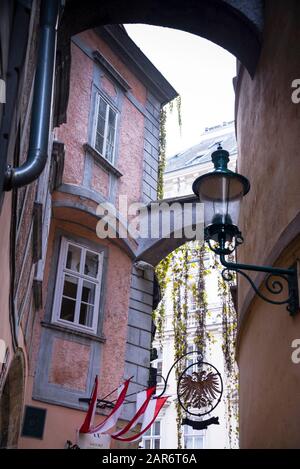 Der Doppeladler, Österreichs Wappen, in Wien. Stockfoto