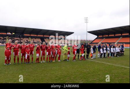 Canons Park, Großbritannien. Februar 2018. Barnsley Frauen, die während des Vierten Runden Matches des WomenÕs FA Cup zwischen Tottenham Hotspur Frauen und Barnsley Frauen im Hive Stadium in London, Großbritannien - 26. Januar 2020 herauskommen Credit: Action Foto Sport/Alamy Live News Stockfoto