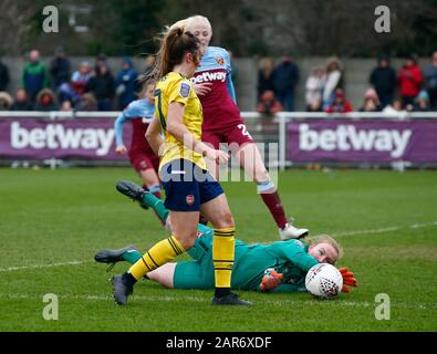 Dagenham, Großbritannien. Januar 2020. Borehamwood, ENGLAND - 27. JANUAR: Courtney Brosnan von West Ham United WFC (Grüne) während Des Vierten Runden Matches Des Fa Cup Der Frauen zwischen West Ham United Women und Arsenal im Rush Green Stadium am 27. Januar 2020 in Dagenham, England7 Credit: Action Foto Sport/Alamy Live News Stockfoto