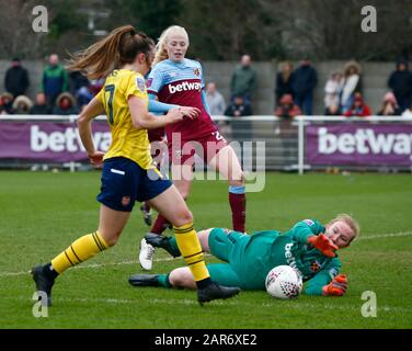 Dagenham, Großbritannien. Januar 2020. Borehamwood, ENGLAND - 27. JANUAR: Courtney Brosnan von West Ham United WFC (Grüne) während Des Vierten Runden Matches Des Fa Cup Der Frauen zwischen West Ham United Women und Arsenal im Rush Green Stadium am 27. Januar 2020 in Dagenham, England7 Credit: Action Foto Sport/Alamy Live News Stockfoto