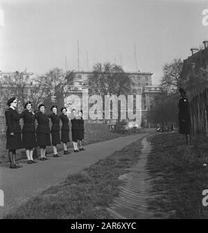 Niederlande Women's Auxiliary Corps/Dutch Voluntary Women's Help Corps (VHK) Datum: Januar 1944 Ort: Großbritannien, London Schlüsselwörter: Corpsen, Militär, Zweiter Weltkrieg, Frauen Stockfoto