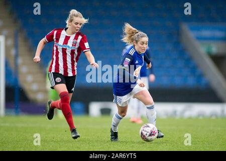 Chesterfield, Großbritannien. Januar 2020. FA Cup Fourth Round der Damen: Birmingham City schlug Sheffield United 3 - 0. Brianna Visalli am Ball für BCFC. Kredit: Peter Lopeman/Alamy Live News Stockfoto