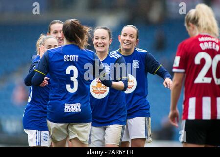 Chesterfield, Großbritannien. Januar 2020. FA Cup Fourth Round der Damen: Birmingham City schlug Sheffield United 3 - 0. Scorer Harriet Scott wird von Teamkollegen kongartiert. Kredit: Peter Lopeman/Alamy Live News Stockfoto