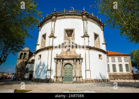 Vila NOVA DE GAIA, PORTUGAL - MAI 2018: Das historische Kloster Serra do Pilar ist ein ehemaliges Kloster in Vila Nova de Gaia, Portugal, an t Stockfoto