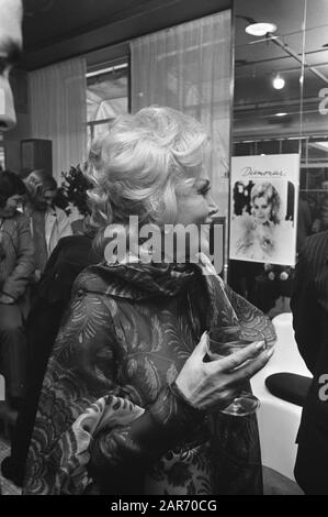 Zsa-Zsa Gabor in Bijenkorf Amsterdam mit Diamonair; Stockfoto