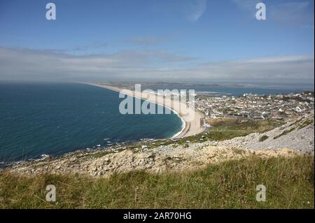 Blick auf Chesil Peach von der Insel Portland. Stockfoto