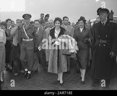 Gina Lolobrigida in Amsterdam, Ankunftsdatum: 21. Oktober 1955 Ort: Amsterdam, Noord-Holland Schlüsselwörter: Ankunft persönlicher Name: Gina Lolobrigida Stockfoto