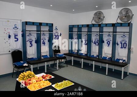 Birkenhead, Großbritannien. Januar 2020. Im Umkleideraum der Tranmere Rovers vor dem Anpfiff während des Vierten Runden Matches des FA Cup zwischen Tranmere Rovers und Manchester United im Prenton Park am 26. Januar 2020 in Birkenhead, England. (Foto von Richard Ault/phcimages.com) Credit: PHC Images/Alamy Live News Stockfoto