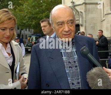 Mohamed Al-Fayed mit der Sprecherin Katherine Witty im Jahr 2007 trat am High Court in London für den dritten Tag der Untersuchung über den Tod seines Sohnes Dodi Fayed und der Prinzessin Diana auf. Stockfoto