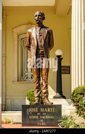 Jose Marti Statue, Botschaft Kubas, 2630 16th Street NW, Washington DC Stockfoto