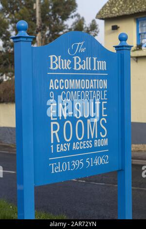 The Blue Ball Inn, Sidford, Pub in der Nähe von Sidmouth, Devon, Großbritannien, Teil der Tavernen von Punch Stockfoto