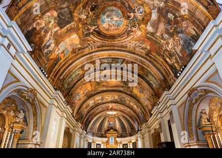 Kirche Unserer Lieben Frau vom Sieg, Innenausstattung des Barock in Valletta, Malta, Tonnengewölbe mit Gemälden Stockfoto