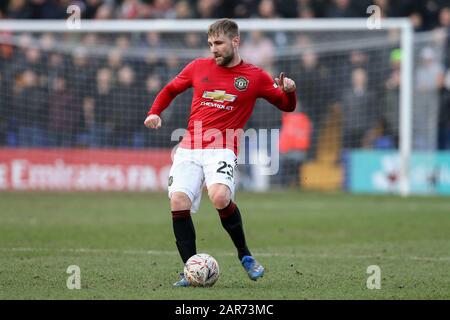 Birkenhead, Großbritannien. Januar 2020. Luke Shaw von Manchester United in Aktion. Der Emirates FA Cup, 4. Runde Match, Tranmere Rovers gegen Manchester Udd im Prenton Park, Birkenhead, Wirral am Sonntag, 26. Januar 2020. Dieses Bild darf nur für redaktionelle Zwecke verwendet werden. Nur redaktionelle Nutzung, Lizenz für kommerzielle Nutzung erforderlich. Keine Verwendung bei Wetten, Spielen oder einer einzelnen Club-/Liga-/Spielerpublikationen.pic von Chris Stading/Andrew Orchard Sportfotografie/Alamy Live News Credit: Andrew Orchard Sportfotografie/Alamy Live News Stockfoto