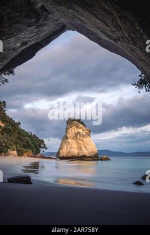 Amazing Cathedral Cove, Coromandel, Neuseeland Stockfoto