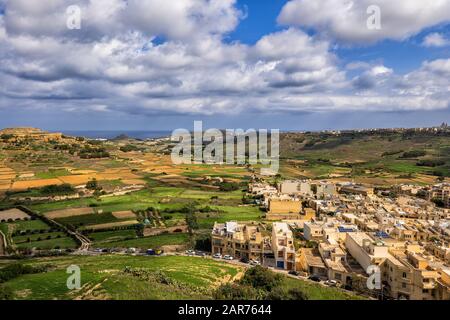 Gozo Island Landschaft auf Malta, Häuser der Victoria-Stadt (Rabat), Blick von oben. Stockfoto