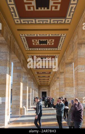 22. Januar 2020 ANKARA, Anİtkabir (wörtlich: "Grabmal des Türkischen") ist das Mausoleum von Mustafa Kemal Atatürk, dem Führer des türkischen Unabhängigkeitskrieges Stockfoto