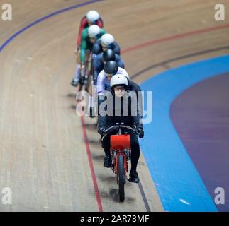 Manchester, Großbritannien. Januar 2020; National Cycling Center, Manchester, Lancashire, England; HSBC British Cycling Track Championats; Herren keirin Finale Führung mit dem derny Bike Credit: Action Plus Sports Images/Alamy Live News Stockfoto