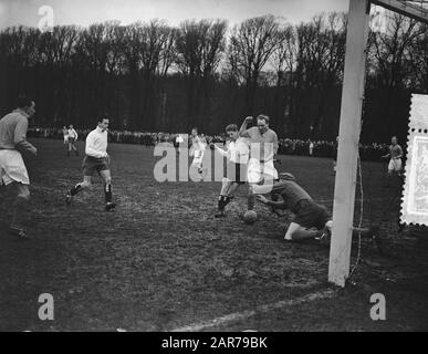 Fußball-HFC gegen Alte Internationale, Spielmoment Datum: 1. Januar 1956 Ort: Haarlem Schlagwörter: Sport, Fußball Stockfoto