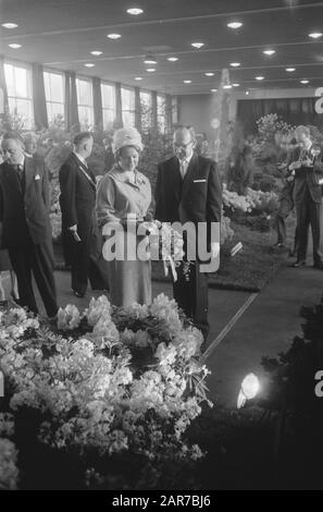 Eröffnung durch H. K. H. Prinzessin Irene von der Flora Nova in Boskoop. Prinzessin Irene während der Tournee, mit H.J. Grootendorst Datum: 15. April 1961 Ort: Boskoop Schlüsselwörter: Blumen, Königshaus, Pflanzen, Prinzessinnen, Ausstellungen, Gartenbau Personname: Flora Nova, Grootendorst H.J.Irene, Prinzessin Stockfoto