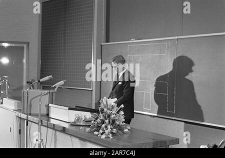 Eröffnung des neuen Gebäudes der medizinischen Fakultät Vrije Universiteit Amsterdam durch Minister Veringa Eröffnung Datum: 13. Februar 1969 Ort: Amsterdam, Noord-Holland Schlüsselwörter: Eröffnungen, Minister, Eröffnungsreden, Universitäten persönlicher Name: Veringa, Gerard Stockfoto