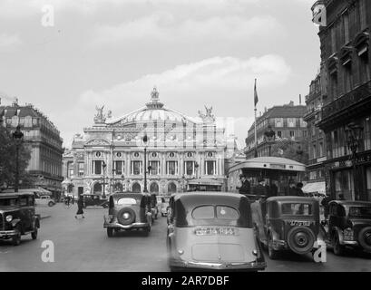 Reportage Paris Opéra Garnier, das Opernhaus von Paris, von der Avenue de l'Opéra aus gesehen Datum: 1935 Ort: Frankreich, Paris Stichwörter: Straßenbilder, Theater Stockfoto