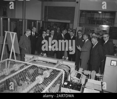 Transfer von vier neuen Labors zur Technischen Hoogeschule Delft Datum: 9. Januar 1959 Stockfoto