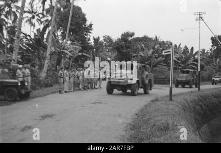 Salatiga. Feier des 134-jährigen Bestehens der Husaren von Boreel durch die 2. Eskadron Gepanzerte Autos mit Armor Datum: 25. November 1947 Standort: Indonesien, Java, Niederländische Ostindien, Salatiga Stockfoto