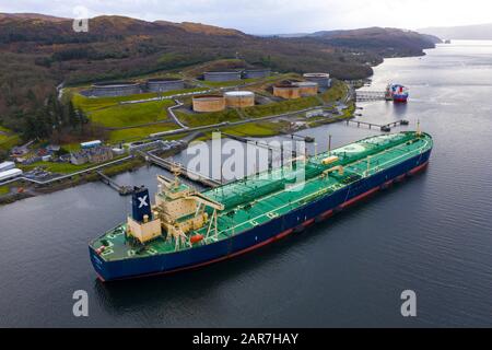 Luftbild des Finnart Ocean Terminal, betrieben von Petroinios am Loch Long, Argyll and Bute, Schottland, Großbritannien Stockfoto